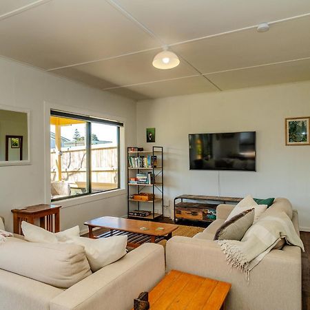 Fun Family Bach, Close To Beach And Shops! Waihi Exterior foto