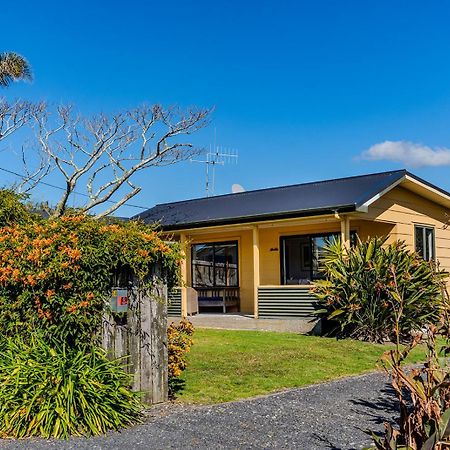 Fun Family Bach, Close To Beach And Shops! Waihi Exterior foto