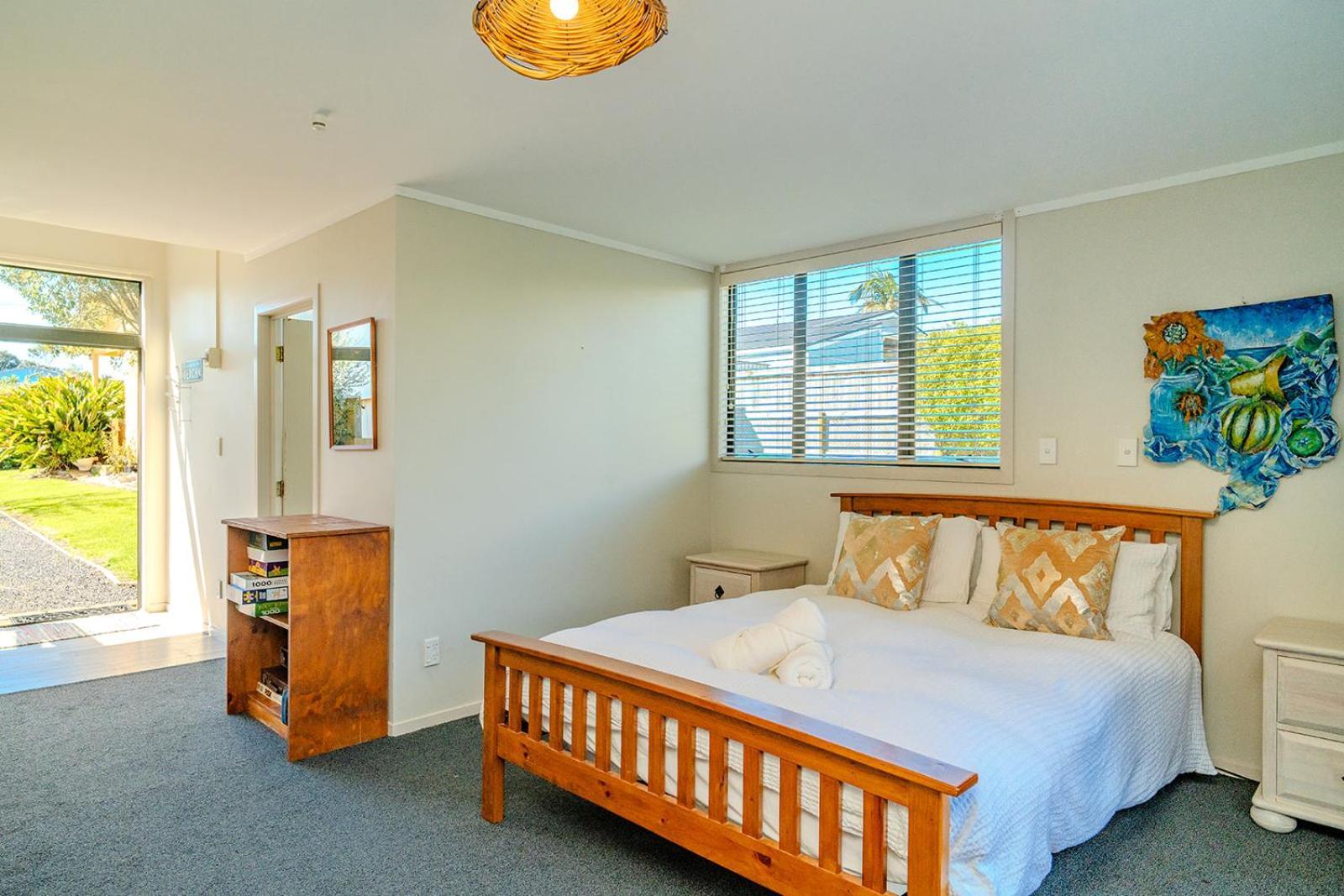 Fun Family Bach, Close To Beach And Shops! Waihi Exterior foto