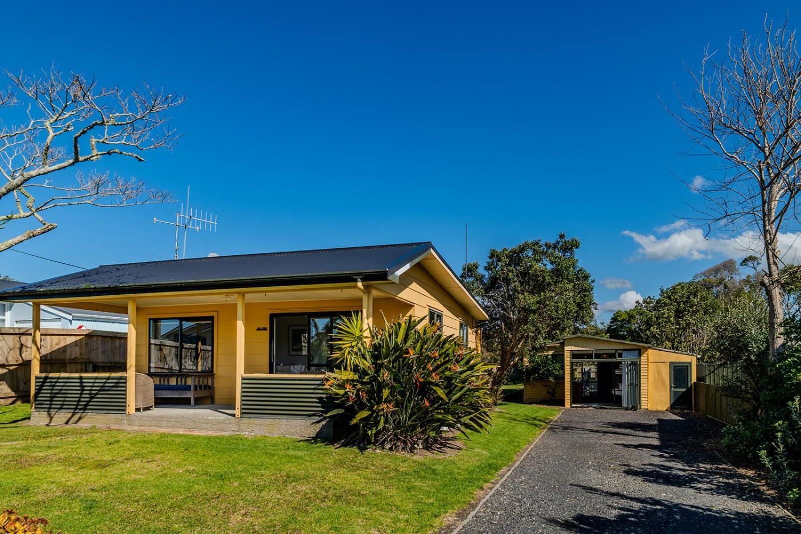 Fun Family Bach, Close To Beach And Shops! Waihi Exterior foto