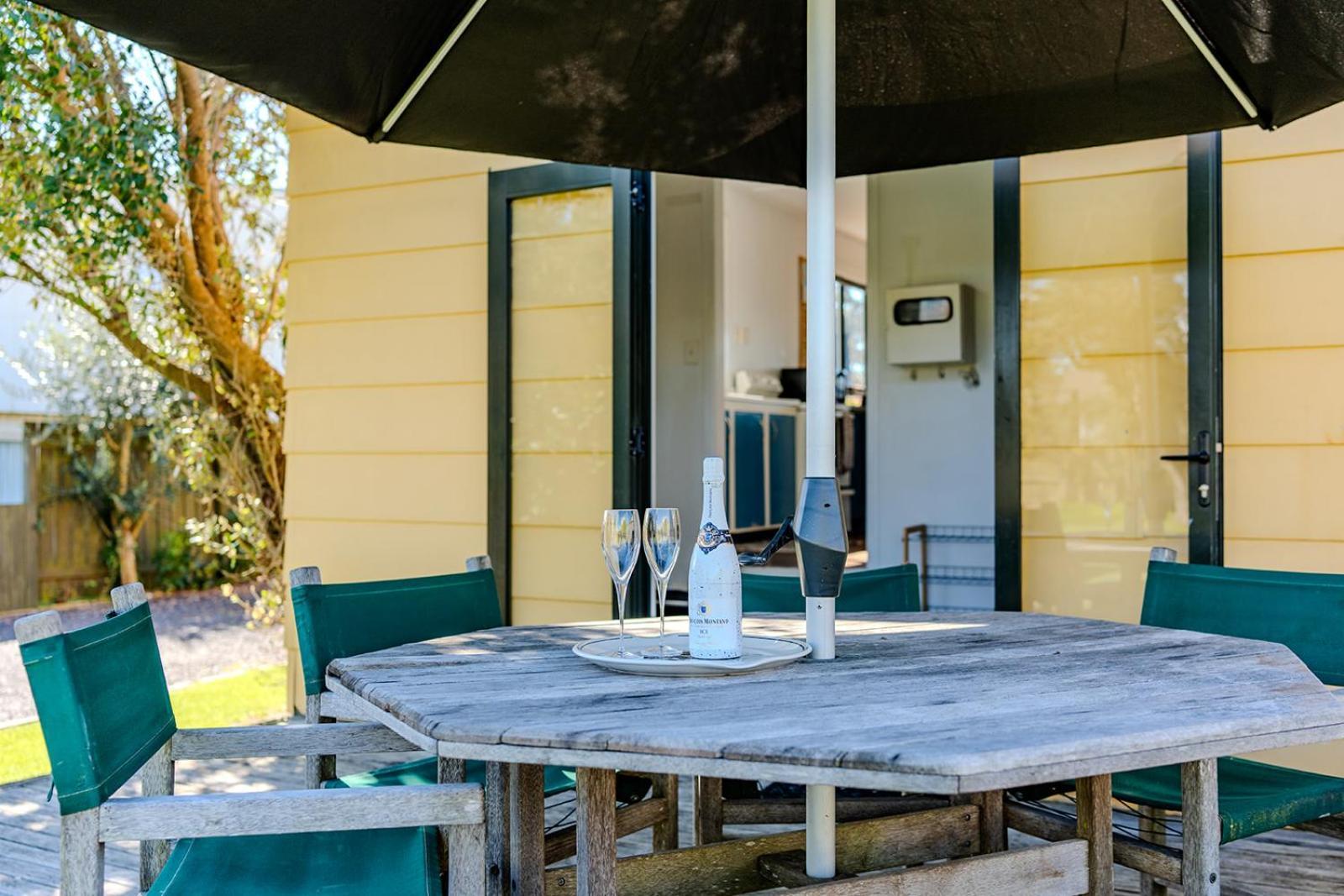 Fun Family Bach, Close To Beach And Shops! Waihi Exterior foto