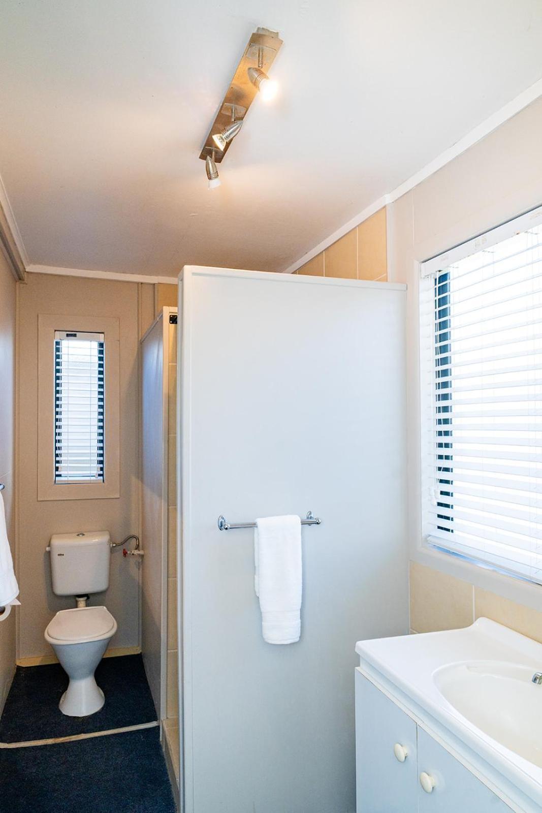 Fun Family Bach, Close To Beach And Shops! Waihi Exterior foto