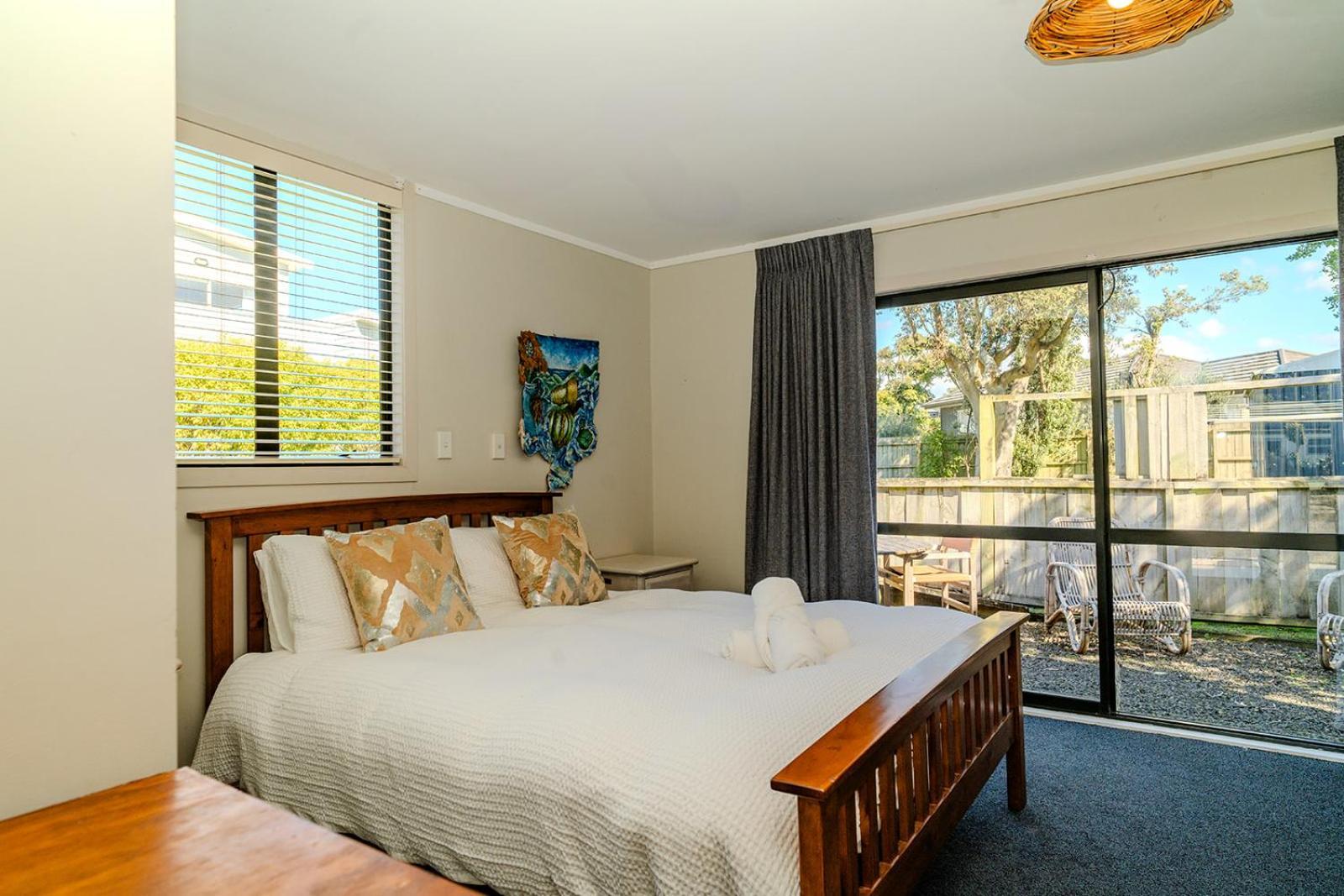 Fun Family Bach, Close To Beach And Shops! Waihi Exterior foto